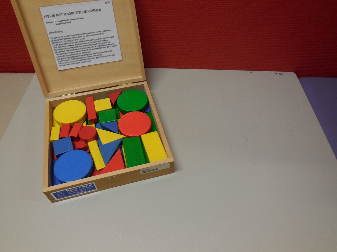 Kistje met magnetische vormen 