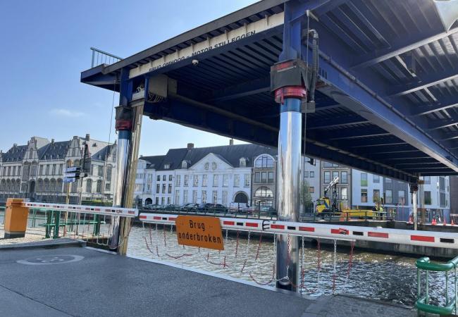 Hefbrug onderbroken