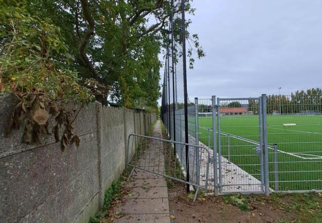 Voetbalveld VV Volkegem en voetweg afgesloten