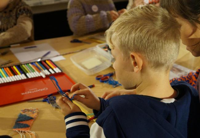 Creatieve krokusworkshop: ontdek het museum en weef een vriendschapsbandje (VOLZET) © MOU
