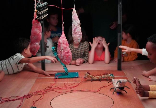 Een indrukwekkende mix van dans, robots en creativiteit. © Moving Skin