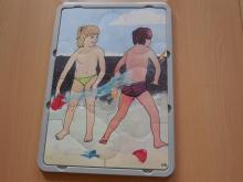 “Jongen en meisje aan zee”
