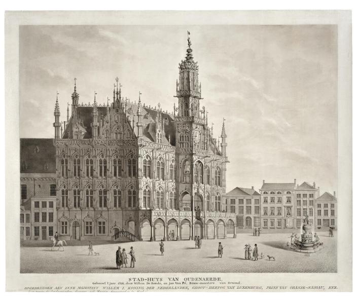 Stadhuis, lakenhalle, belfort en koninklijke fontein