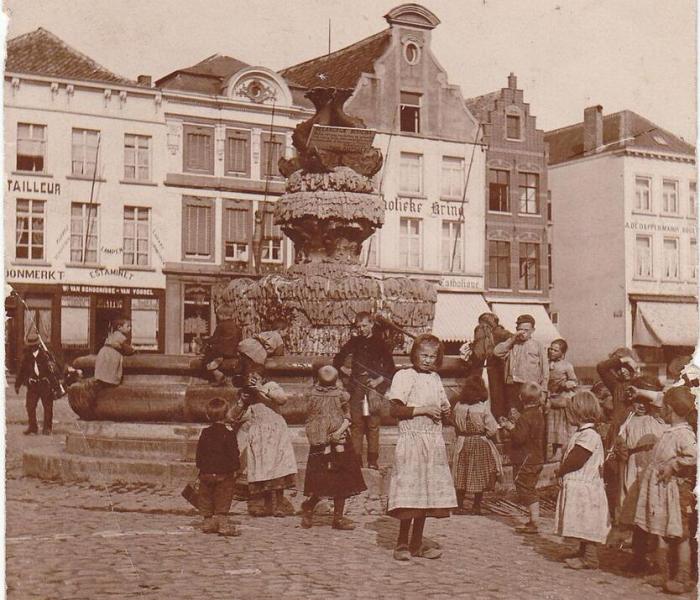 Town Hall, cloth hall, belfry and Royal Fountain